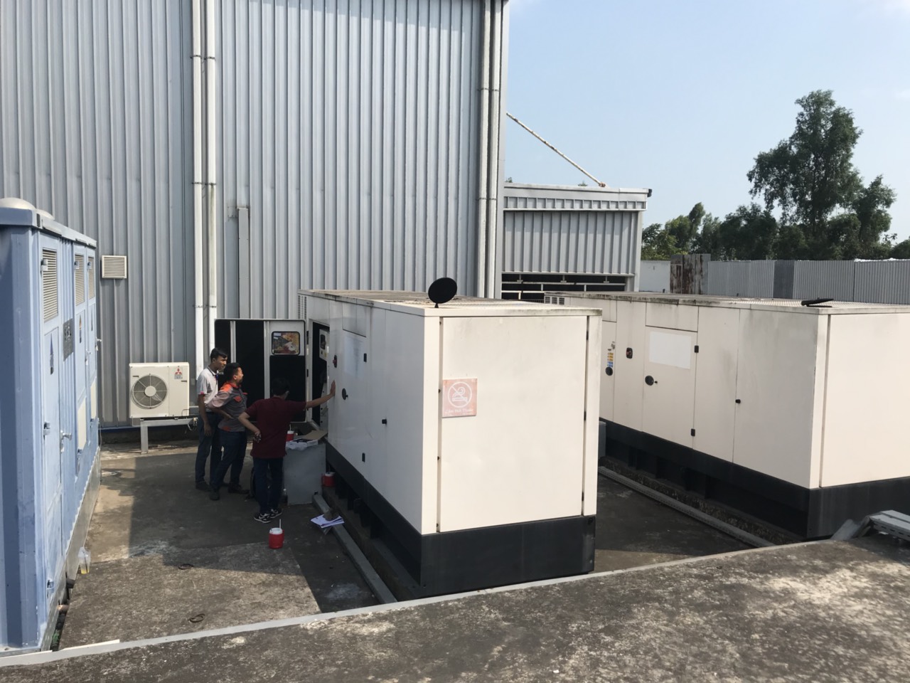 Thanh lý máy phát điện 3 pha chạy dầu Diesel Thanh lý máy phát điện 3 pha chạy dầu Diesel